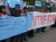 Akibat Rampas Motor Oleh Debt Collector, Puluhan Massa Geruduk Kantor Adira di Rangkasbitung