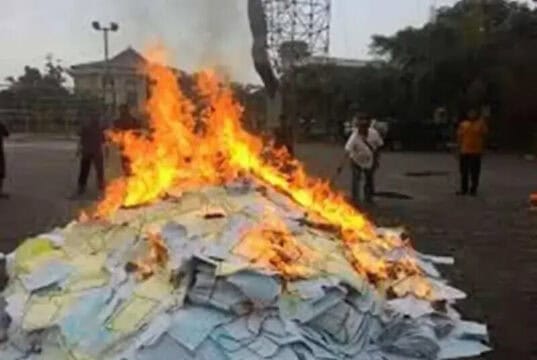 Ribuan Berkas Lembar Jawaban UN Tahun 2015 Dibakar