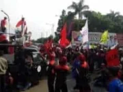 Mogok Nasional, Seribu Buruh Duduki di Kantor DPRD Kota Tangerang