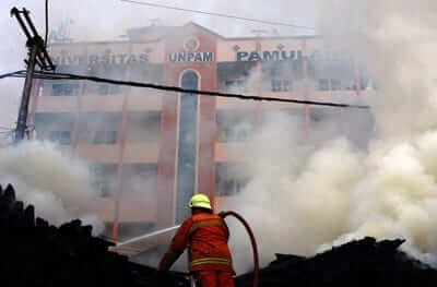 Kantin Universitas Pamulang Terbakar