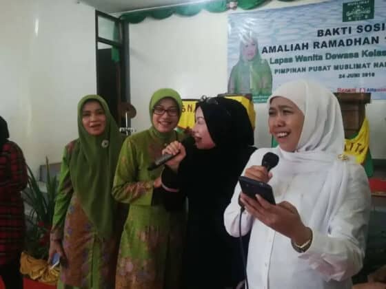 Khofifah dan Ratu Atut Duet Nyanyi Lagu Dangdut ‘Terajana’ di lapas Wanita