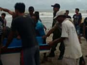 Gelombang Tinggi Hantam Rumah Nelayan di Pantai Cikeusik Pandeglang