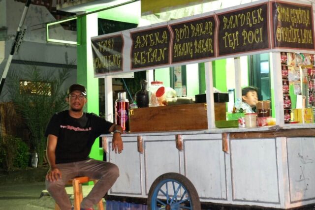Gerobak Wali Jasun Kang Karjo Sajikan Kuliner Tradisional Khas Tangerang