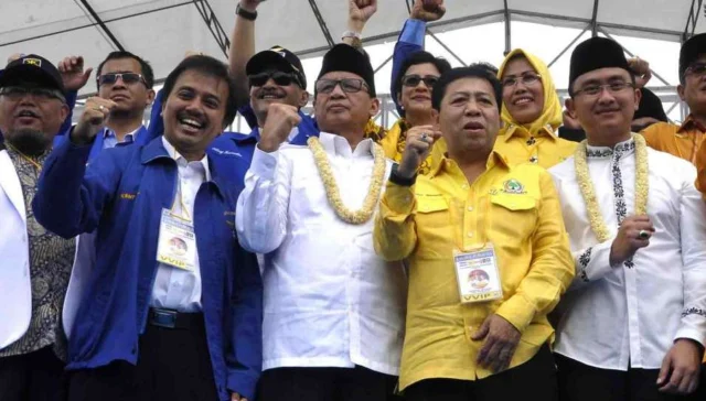 Ribuan Massa Padati Deklarasi Pasangan WH-Andika Sebagai Calon Gubernur dan Wagub Banten