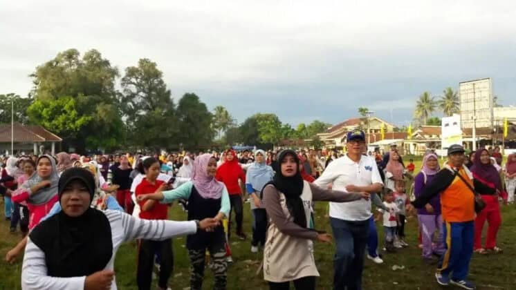 Masyarakat Pandeglang Antusias Sambut Wahidin Halim Berolahraga