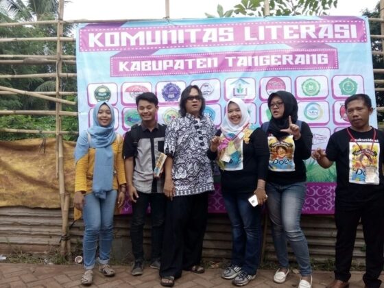 Rano Karno Jalin Keakraban Bersama Komunitas Buku Si Doel
