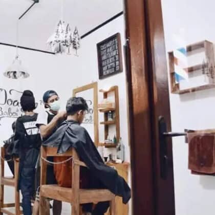 Pangkas Rambut “Doa Ibu” Spesialis Gaya Rockabilly