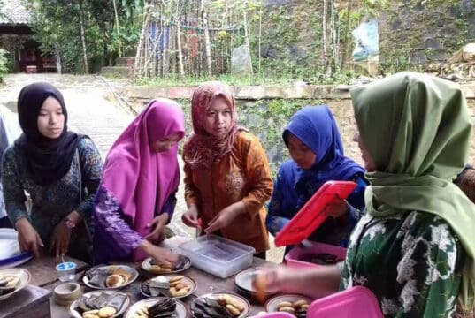 Wisata Literasi di Tengah Suasana Alam Pegunungan Nan Asri Wisata Literasi di Tengah Suasana Alam Pegunungan Nan Asri