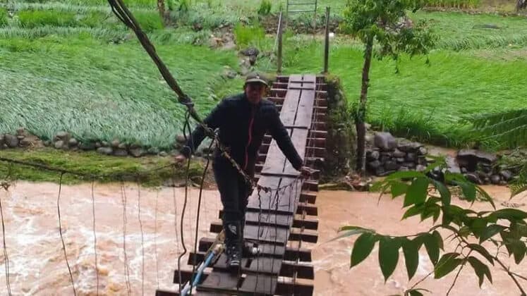 Jembatan Putus Diterjang Banjir, Persiapan Siswa Jelang Ujian Nasional Terganggu