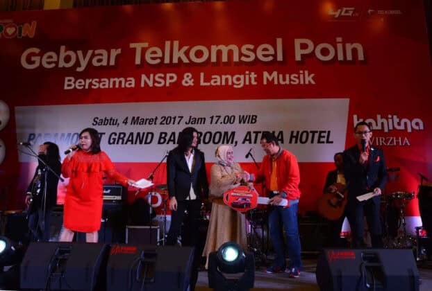 Telkomsel Berikan Hadiah Mobil BMW dan Vespa kepada Pelanggan Setia