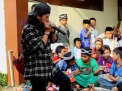 Musik dan Buku diantara Keceriaan Anak-anak Desa Musik dan Buku diantara Keceriaan Anak-anak Desa