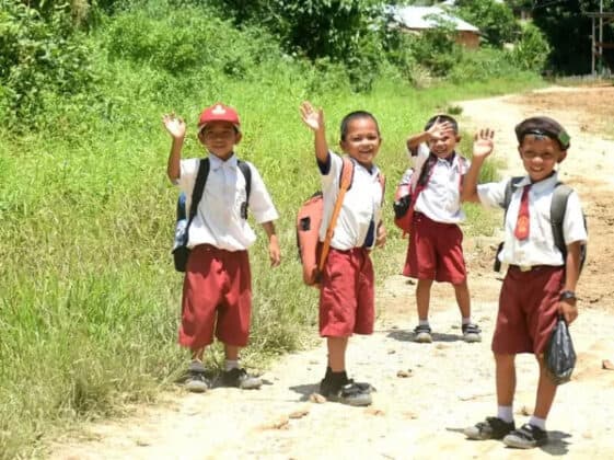 Bantuan Perlengkapan Sekolah dari Presiden Jokowi Sampai ke Anak-Anak Bengkayang