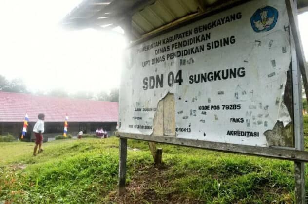 Bantuan Perlengkapan Sekolah dari Presiden Jokowi Sampai ke Anak-Anak Bengkayang