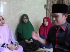 Lora Fadil Poligami Bersama Tiga Istri Tetap Rukun dan Saling Bantu Lora Fadil Tinggal Serumah Bersama Tiga Istri Tetap Rukun dan Saling Bantu