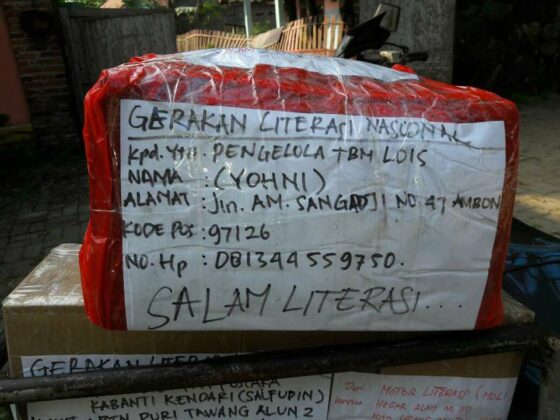 Uji Kebijakan Ongkos Kirim Gratis Presiden Jokowi, Relawan Motor Literasi Kirim Paket Buku ke Sejumlah Daerah di Indonesia