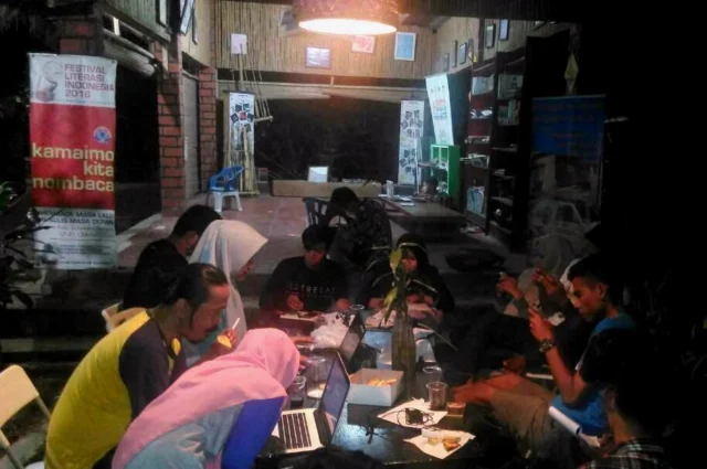 Gagas Jurnal Kampung, Pesta Gorengan Temani Bincang Malam Para Pengelola TBM