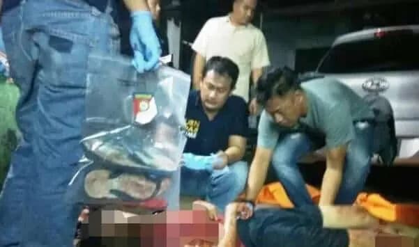 Sadis! Pelajar Tewas Bersimbah Darah di Pelukan Ibu Kandung