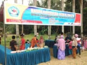 Ngabuburit Sambil Berwirausaha, Relawan TBM Aksarosa Gelar Bazar Ramadhan