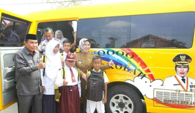 Fasilitasi Pendidikan, Bupati Serang Resmikan Kendaraan Perintis