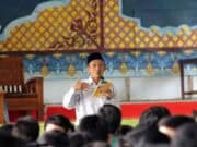 Novel “Lost In Pesantren” Karya Saeful Bahri Dibedah di Ponpes Manahijussadat