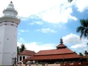 Makna Dibalik 24 Tiang Masjid Agung Banten