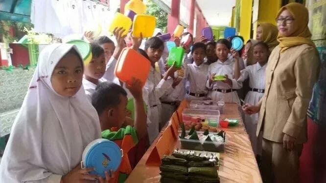 Hari Pangan Sedunia Diperingati Murid SD Negeri Tanah 