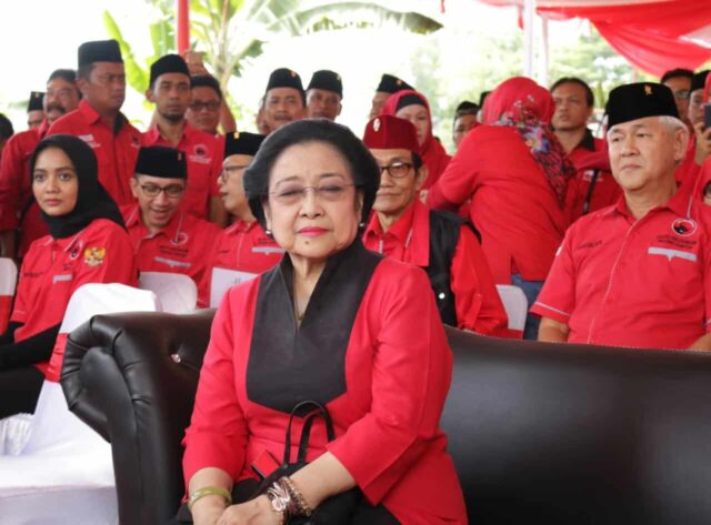 Megawati Soekarno Putri Lantik Pengurus DPD PDI Perjuangan Banten