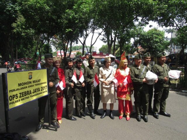 10 November, Polisi Kota Tangerang Kenakan Pakaian ala Pahlawan