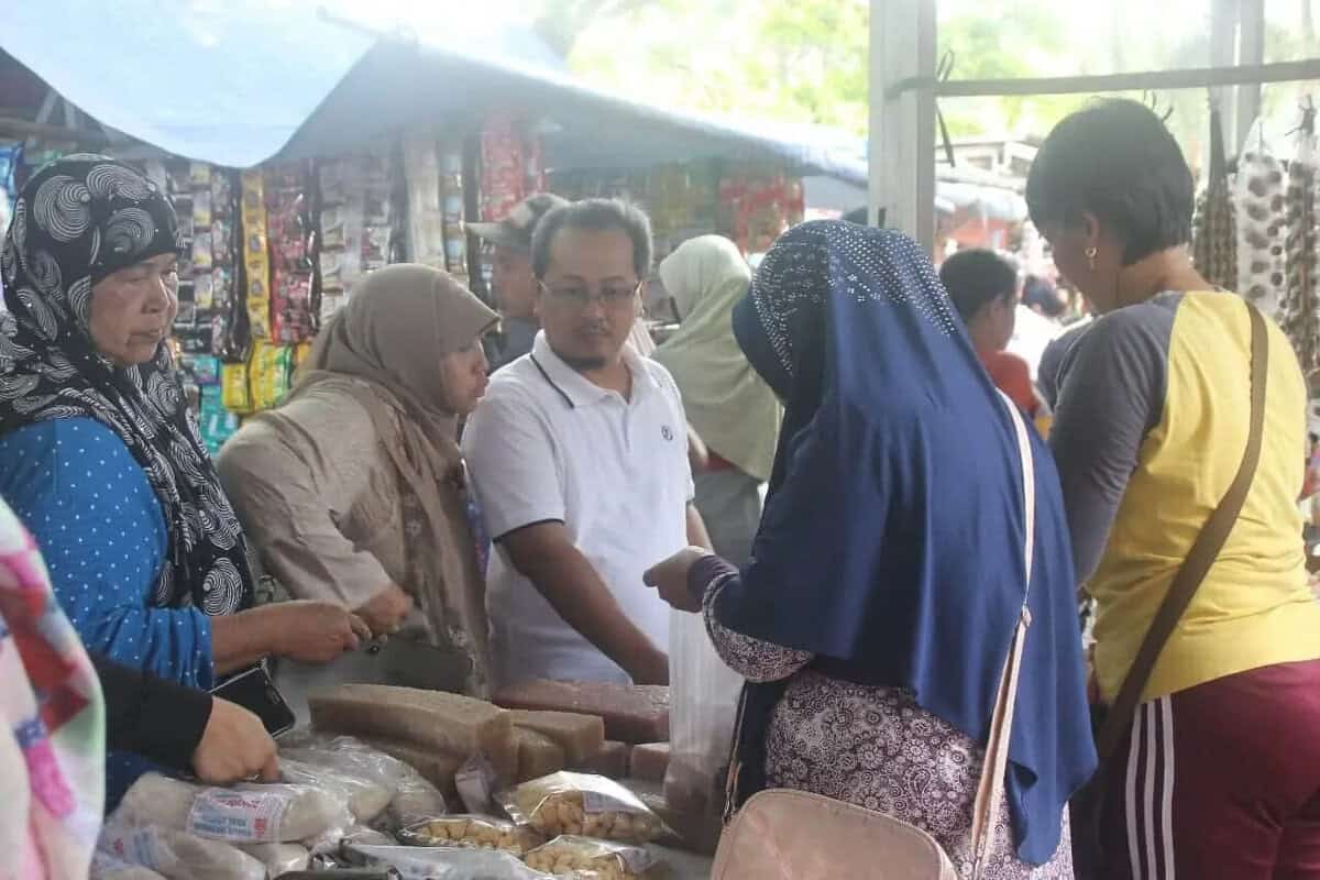 Blusukan ke Pasar Tradisional, Yhannu Belanja Makanan Khas Kota Serang