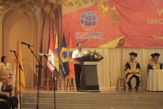 Wali Kota Tangerang Minta Wisudawan Lebih Melek Teknologi Wali Kota Tangerang Minta Wisudawan Lebih Melek Teknologi