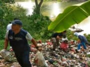Bupati Lebak Ngamuk Lihat Tumpukan Sampah di Pinggir Sungai Ciujung