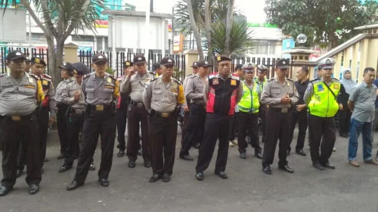 Berikan Kenyamanan Kepada Masyarakat, Polsek Ciledug Kawal Peserta Reuni 212