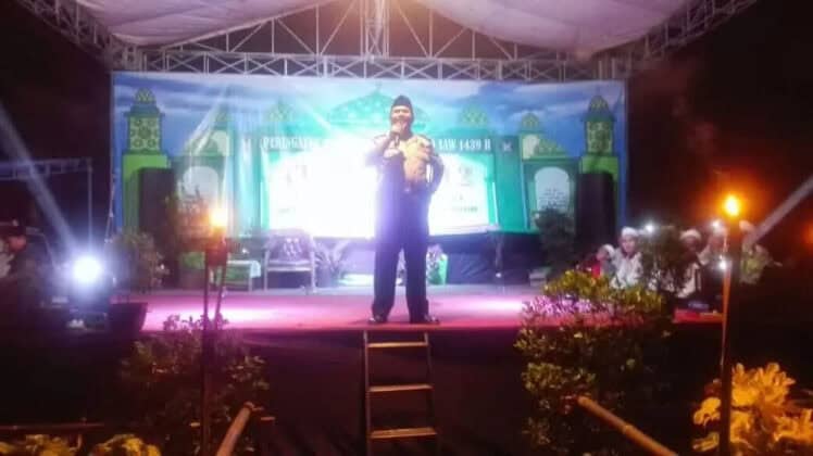 Di Atas Panggung PHBI Maulid Nabi Muhammad SAW, Kapolsek Karawaci Sampaikan Bahaya Narkoba