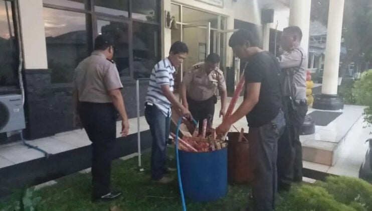 Polsek Karawaci Razia Petasan dan Kembang Api