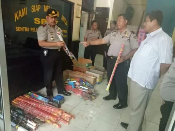 Polsek Karawaci Razia Petasan dan Kembang Api