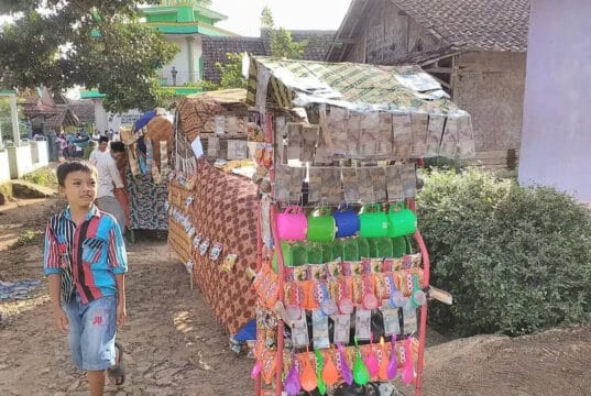 Pawai Panjang Mulud Dalam Rangka Memperingati Maulid Nabi Pawai Panjang Mulud Dalam Rangka Memperingati Maulid Nabi