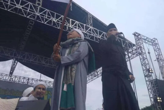 Ahmad Dhani Nyanyikan Lagu Aksi Bela Islam di Reuni 212 Ahmad Dhani Nyanyikan Lagu Aksi Bela Islam di Reuni 212