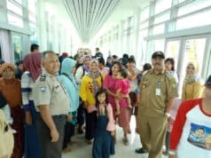 Masih Proses Uji Coba, Warga Tanah Tinggi Suka Cita Naik Kereta Arah Bandara Soetta