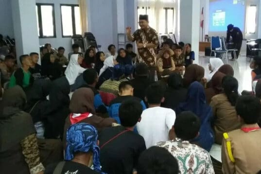Menepis Pandangan Negatif Gerakan Pramuka Menepis Pandangan Negatif Gerakan Pramuka