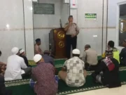 Program Polisi Cinta Masjid Disambut Kapolsek Neglasari dengan Shalat Berjamaah