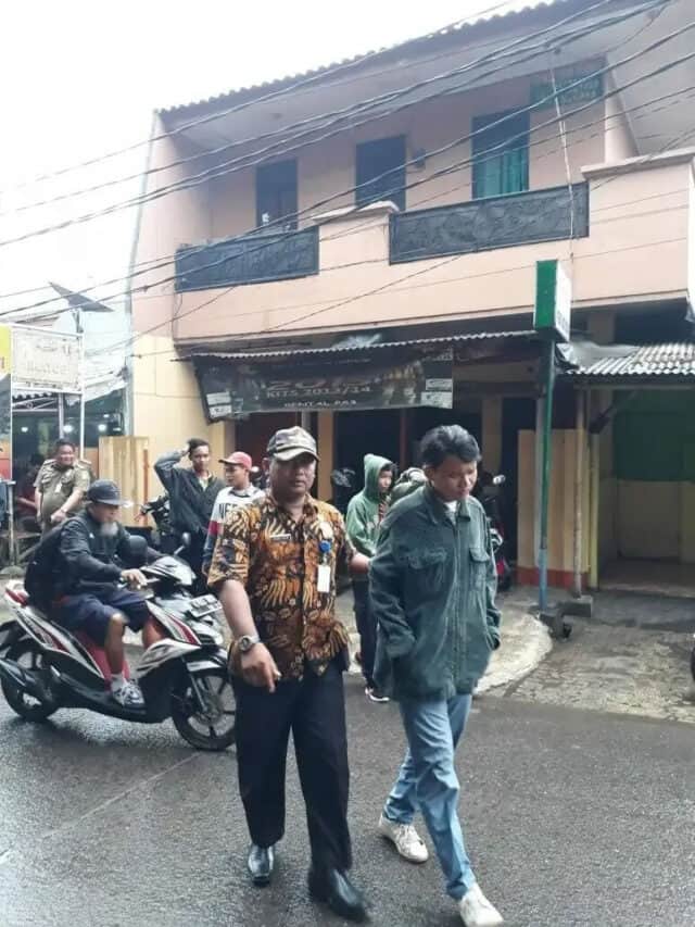 Pelajar Berseragam Main Game Online di Warnet Dijaring Satpol PP