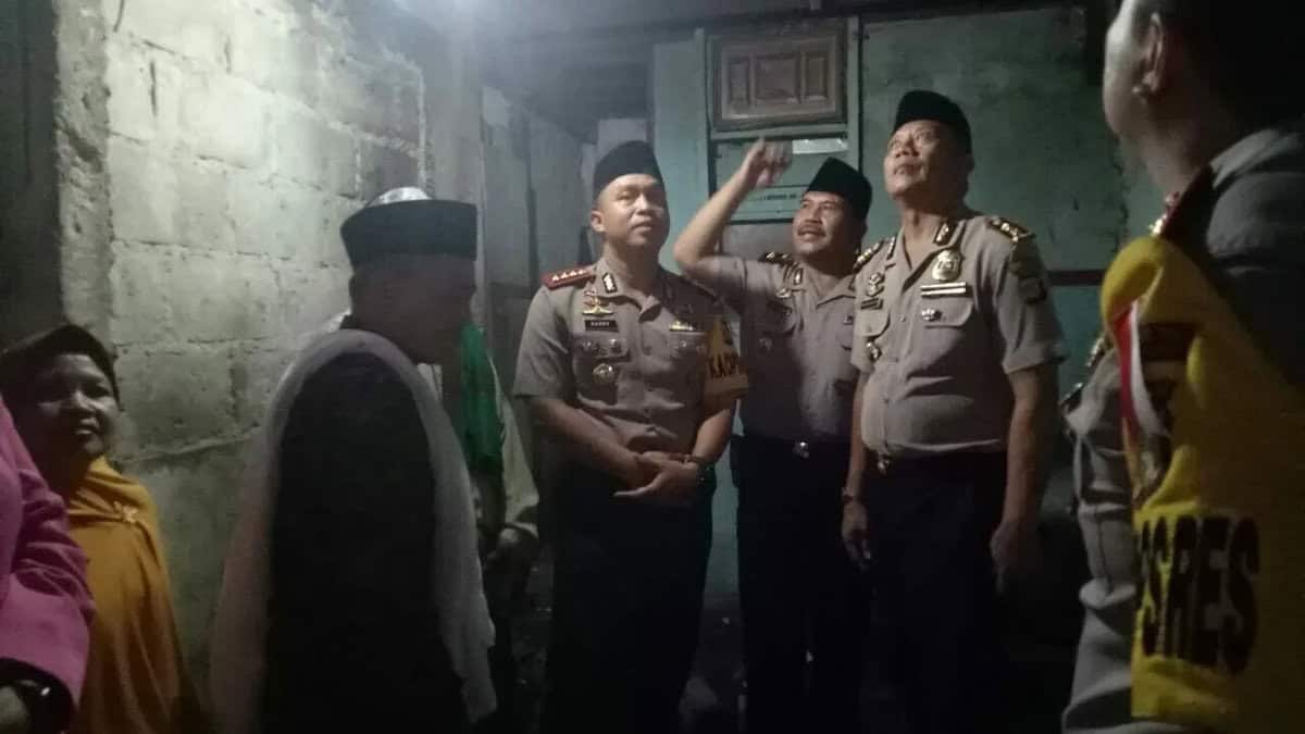Kapolsek Karawaci Laksanakan Program Bedah Rumah Marbot Masjid