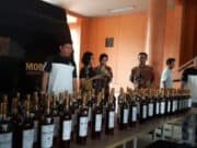 Bea Cukai Bandara Soetta Musnahkan Botol Miras