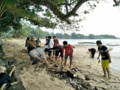 Gerakan Peduli Lingkungan di Pesisir Pantai Sambolo