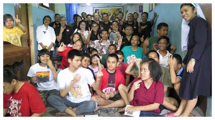 Komunitas Grand Livina Club Indonesia Lakukan Kegiatan Sosial