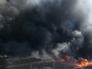 Kobaran Api Menghanguskan Pabrik Furniture di Jatiuwung
