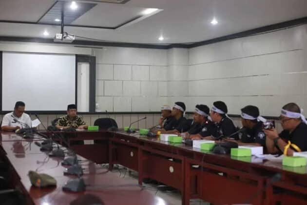 Anggota DPRD Kota Tangerang Temui Pengunjuk Rasa dari KNCI Terkait Peraturan Menteri Kominfo No 21 Tahun 2017