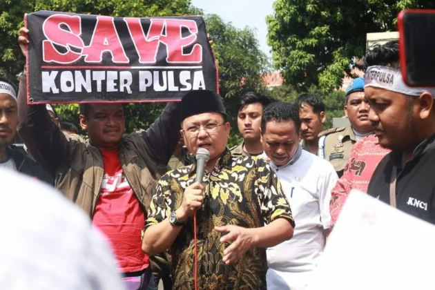 Anggota DPRD Kota Tangerang Temui Pengunjuk Rasa dari KNCI Terkait Peraturan Menteri Kominfo No 21 Tahun 2017