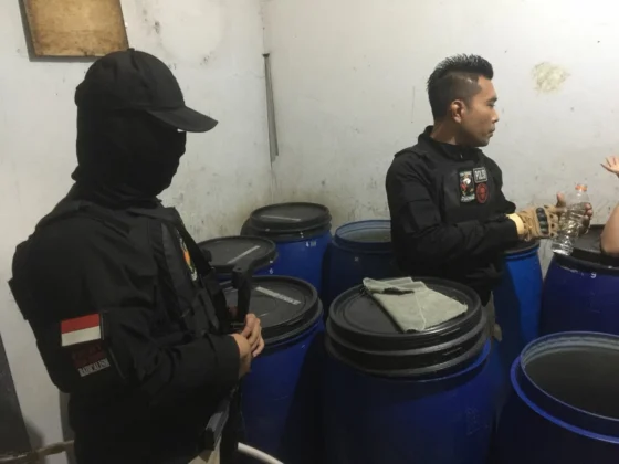 Tim Elang Cisadane Polres Metro Tangerang Kota Gerebek Rumah Produksi Ciu di Sepatan