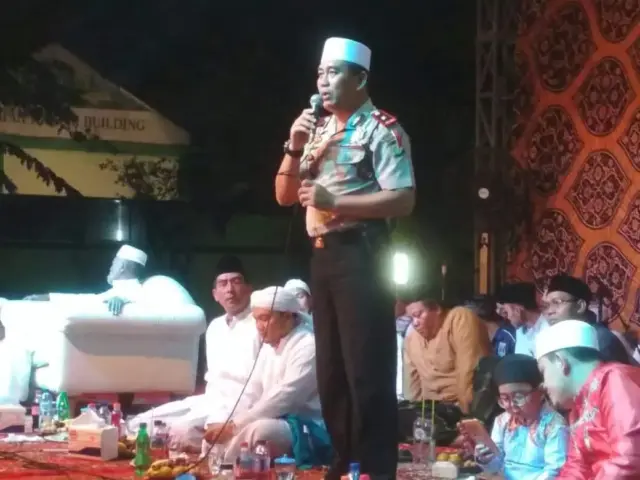Kapolsek Batuceper Hadiri Maulid Nabi Muhammad SAW di Ponpes Assidiqiyah Kapolsek Batuceper Hadiri Maulid Nabi Muhammad SAW di Ponpes Assidiqiyah